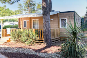 Camping Le Bosquet - Mobilheim mit Terrasse auf dem Campingplatz