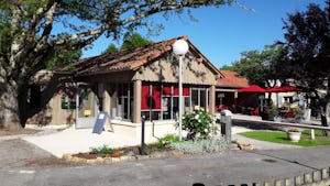 Camping Le Bosquet - Hauptgebäude auf dem Campingplatz