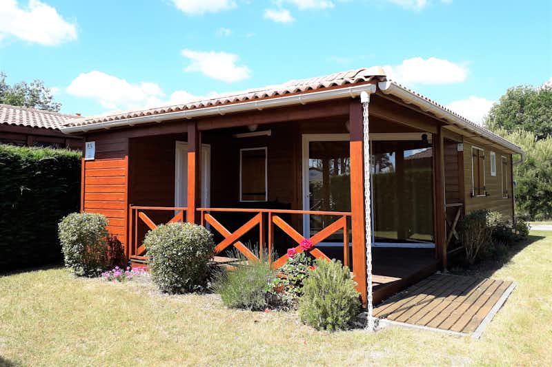 Camping Le Braou - Chalet aus Holz mit Terrasse und Garten 