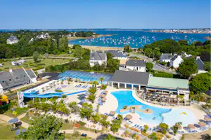 Camping Le Cabellou Plage - Blick auf den Wasserpark aus der Vogelperspektive