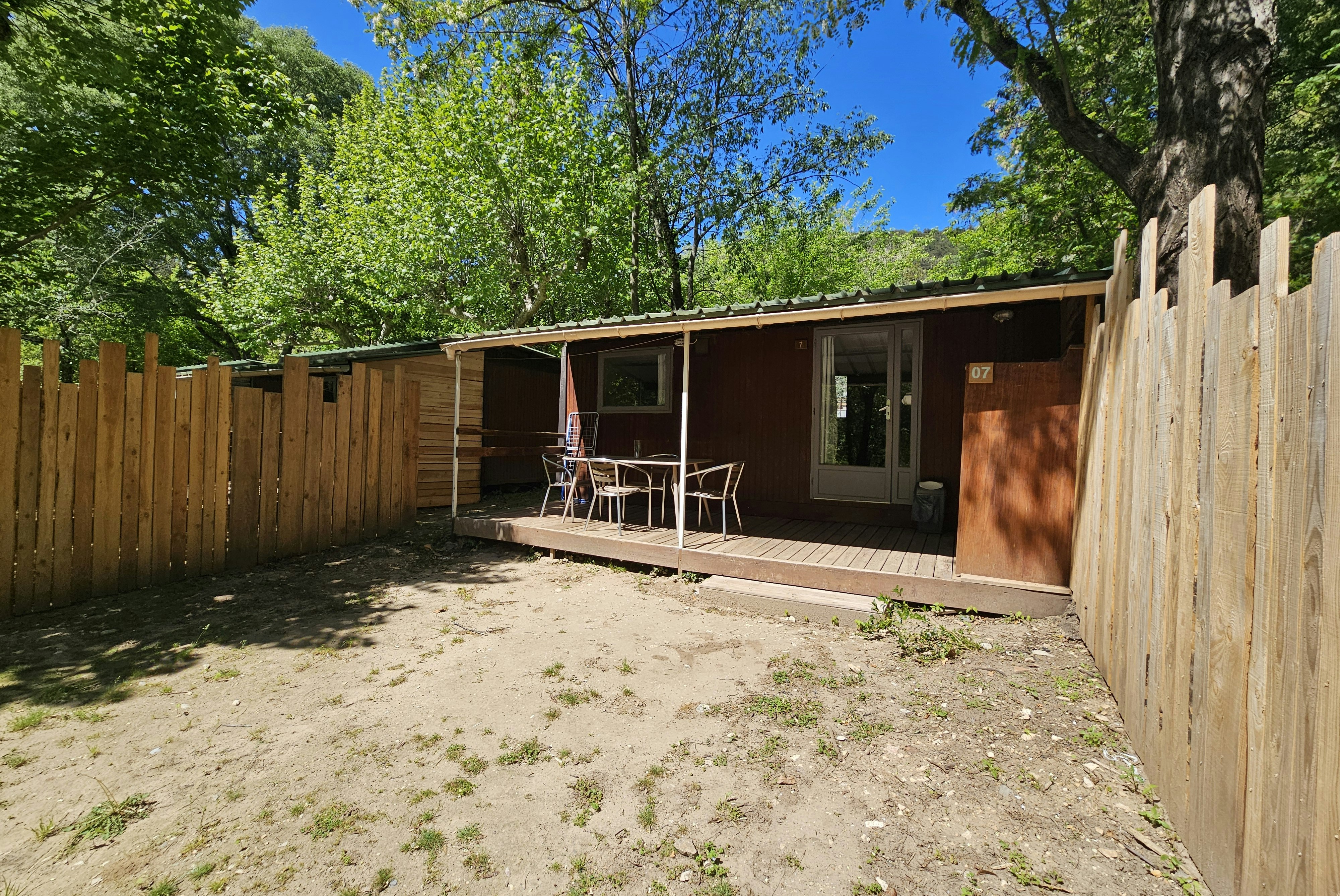 Camping le Camp des Gorges  - Mobilheim mit Terrasse auf dem Campingplatz