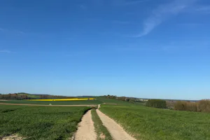 Camping L’Orée des Caps Wanderweg direkt neben dem Campingplatz