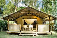 Camping Le Capanne - glamping Safarizelt mit überdachter Veranda