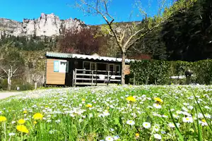 Camping Le Capelan - Mobilheim vom Campingplatz mit Veranda im Zentralmassiv
