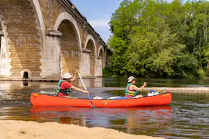 Camping Le Capeyrou - Kanufahren auf dem Fluss