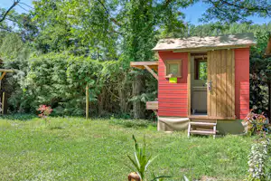 Le Castel Rose - Ciela Village Yelloh! Village Le Castel Rose - Stellplatz mit Privatsanitär auf dem Campingplatz