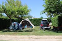 Camping Le Casties - Zeltplatz auf der Wiese