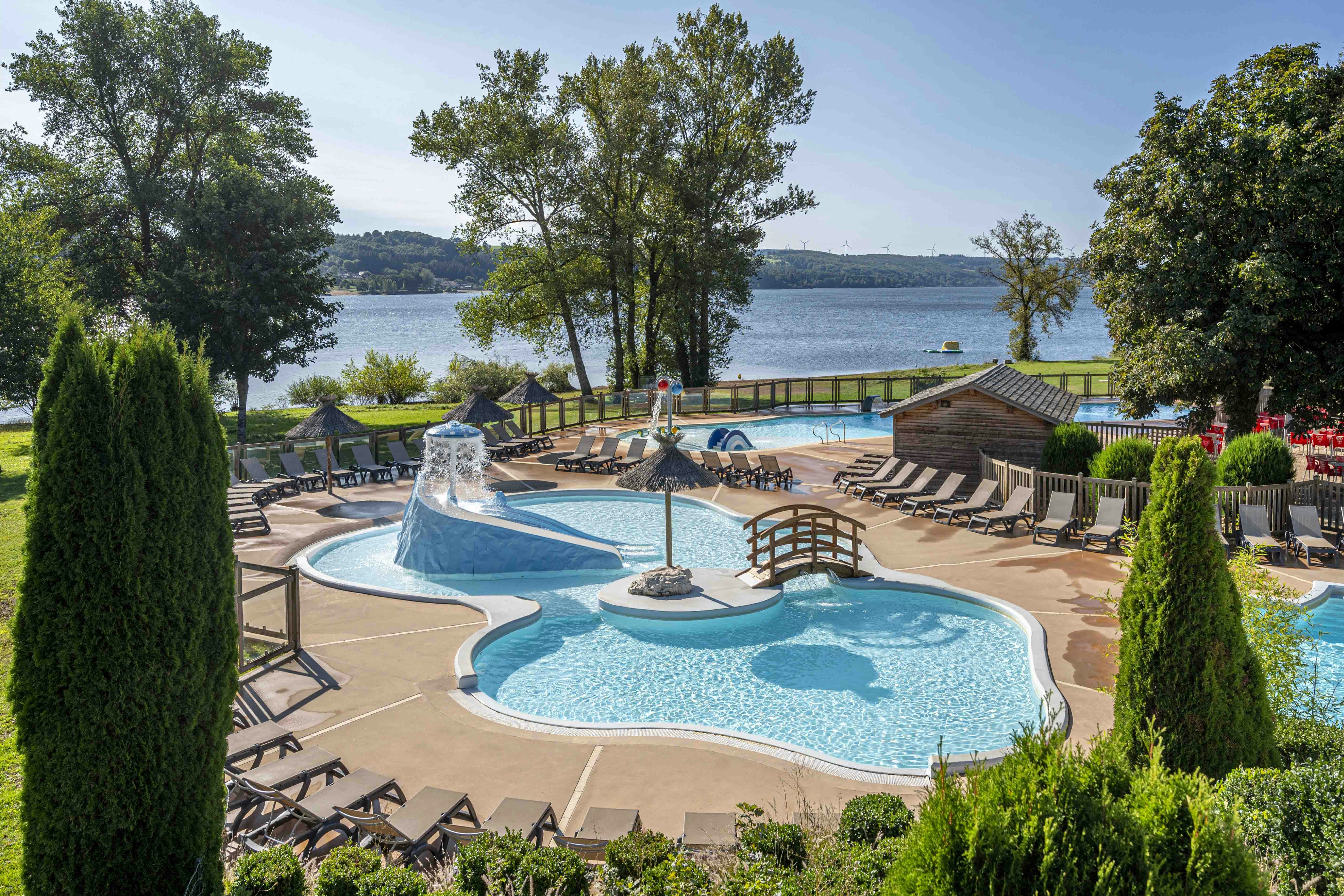 Camping Koawa Le Caussanel  Camping Le Caussanel - Ciela Village  - Pool im Freien mit Liegestühlen