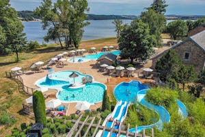 Camping Le Caussanel - Ciela Village - Freibad mit mehreren Pools und Wasserrutschen