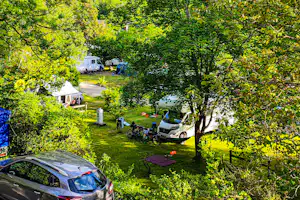 Camping Le Champ du Moulin - Wohnmobil- und Wohnwagenstandplätze auf der Wiese