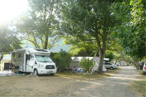 Camping Le Champ Tillet - Wohnwagen- und Zeltstellplatz vom Campingplatz im Grünen
