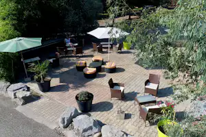 Camping Le Chantalou - Terrasse des Campingplatzes