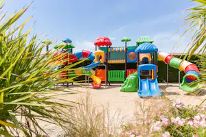 Camping Le Chaponnet Yelloh! Village Le Chaponnet - Campingplatz mit Kinderspielplatz