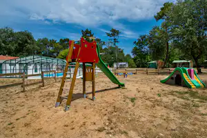 Camping Le Chenal - Kinderspielplatz auf dem Campingplatz
