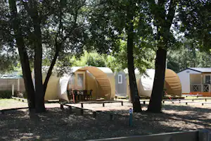 Camping Le Chenal - Glamping-Unterkünfte auf dem Campingplatz