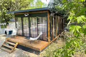 Camping le Chêne - Mobilheim mit Terrasse auf dem Campingplatz