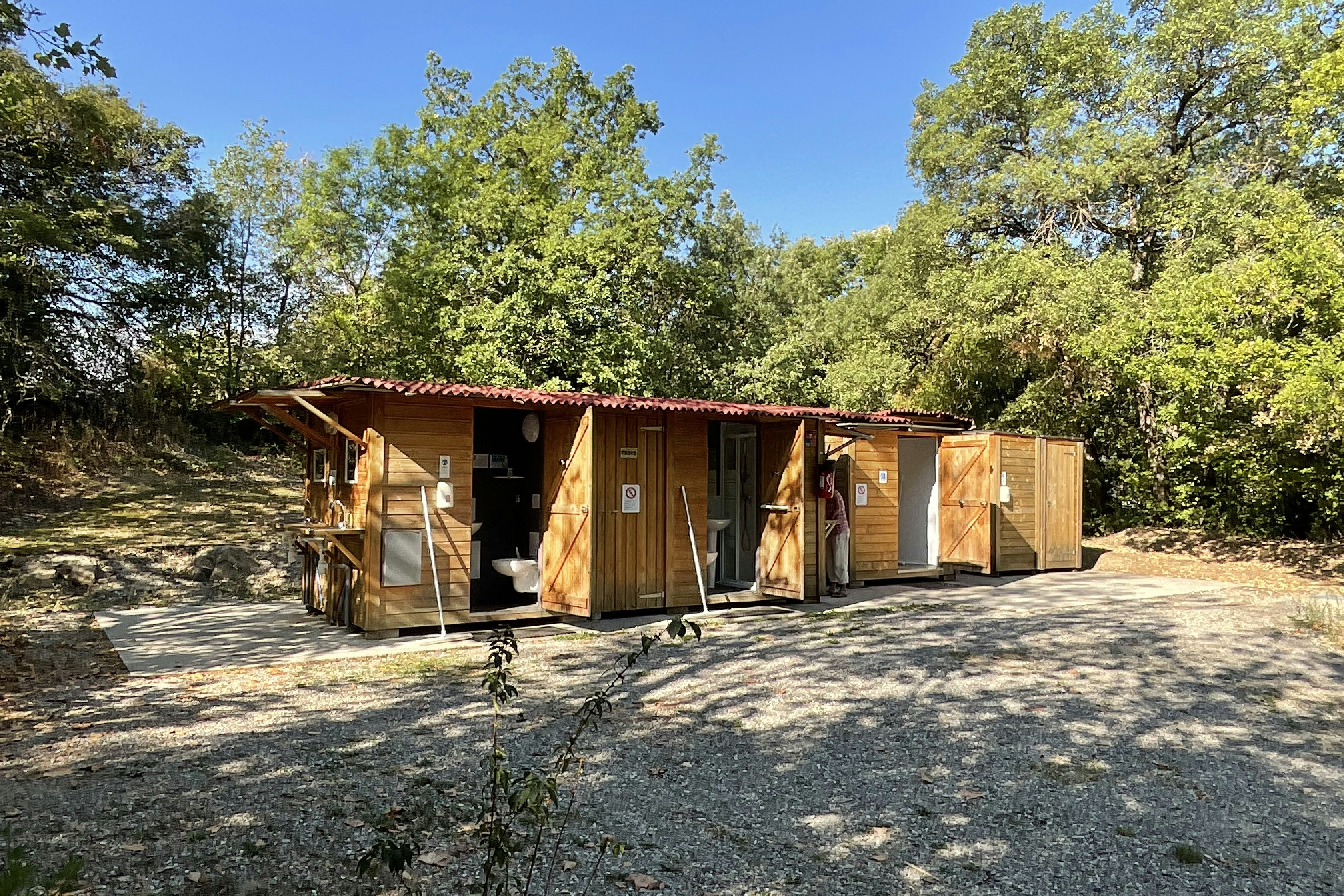 Camping le Chêne - Sanitärblock auf dem Campingplatz