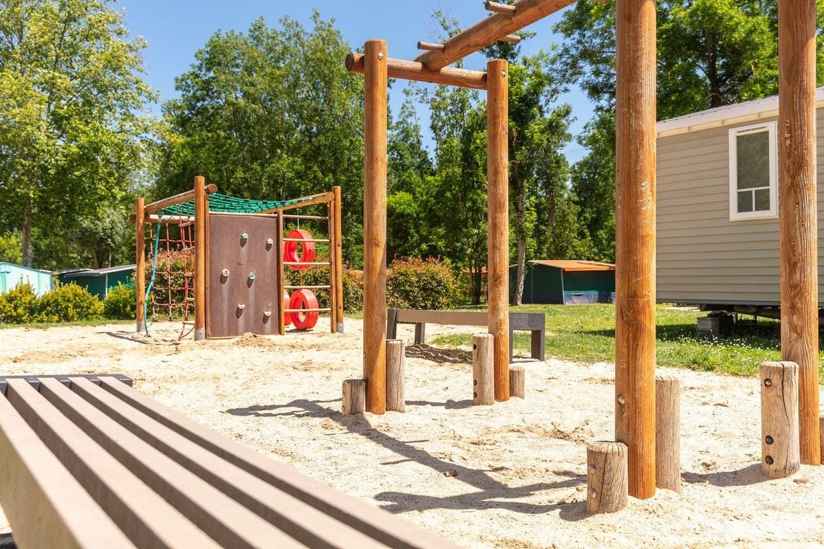 Marvilla Parks Château de Galaure  Camping Le Château de Galaure - Spielplatz auf dem Campingplatz