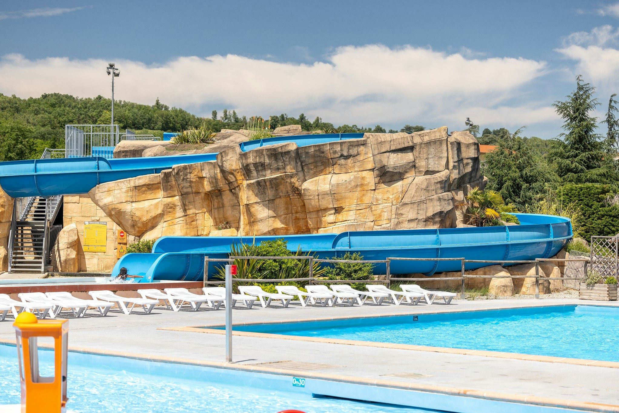 Marvilla Parks Château de Galaure  Camping Le Château de Galaure - Wasserrutsche auf dem Campingplatz
