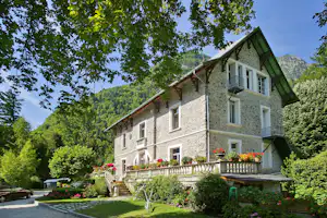 Camping Le Château de Rochetaillée - Empfang und Sanitär auf dem Campingplatz
