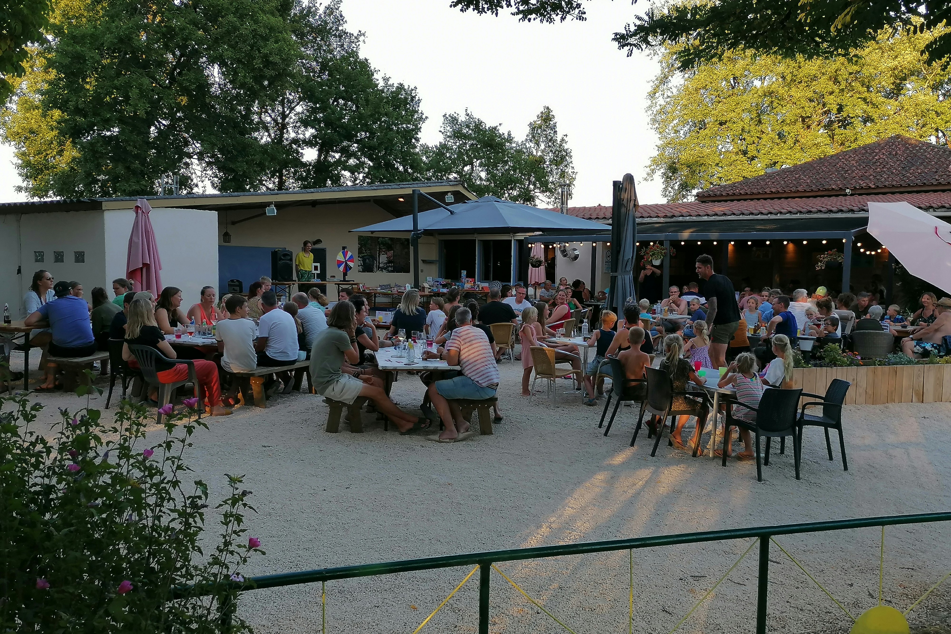 Camping Le Ch'timi  - Restaurant mit Terrasse auf dem Campingplatz