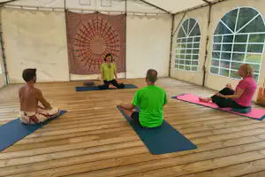 Camping Le Clos Barrat - Yogakurse auf dem Campingplatz
