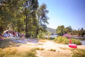 Camping Le Clos Bouyssac - Stellplatz vom Campingplatz am Fluss Lot
