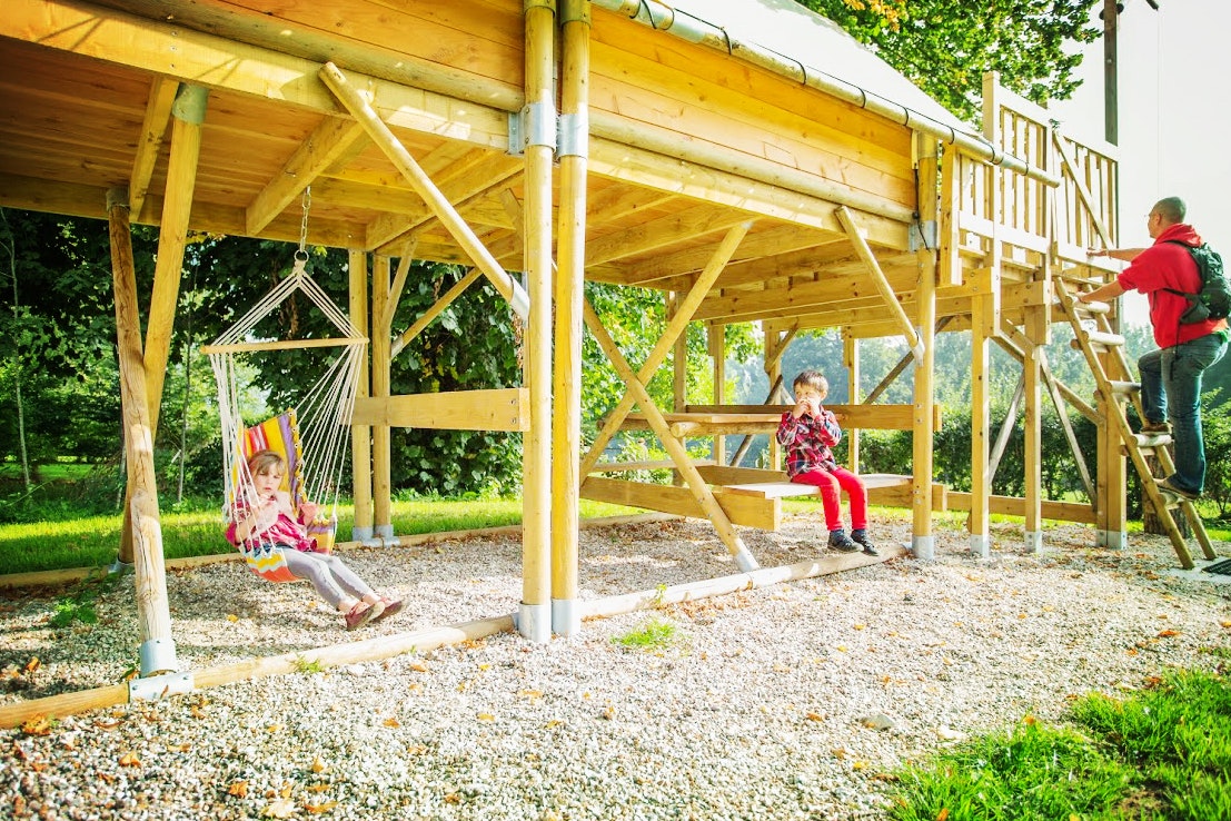 Camping Clos Cacheleux  Camping Le Clos Cacheleux - Kinderspielplatz mit Klettergerüst