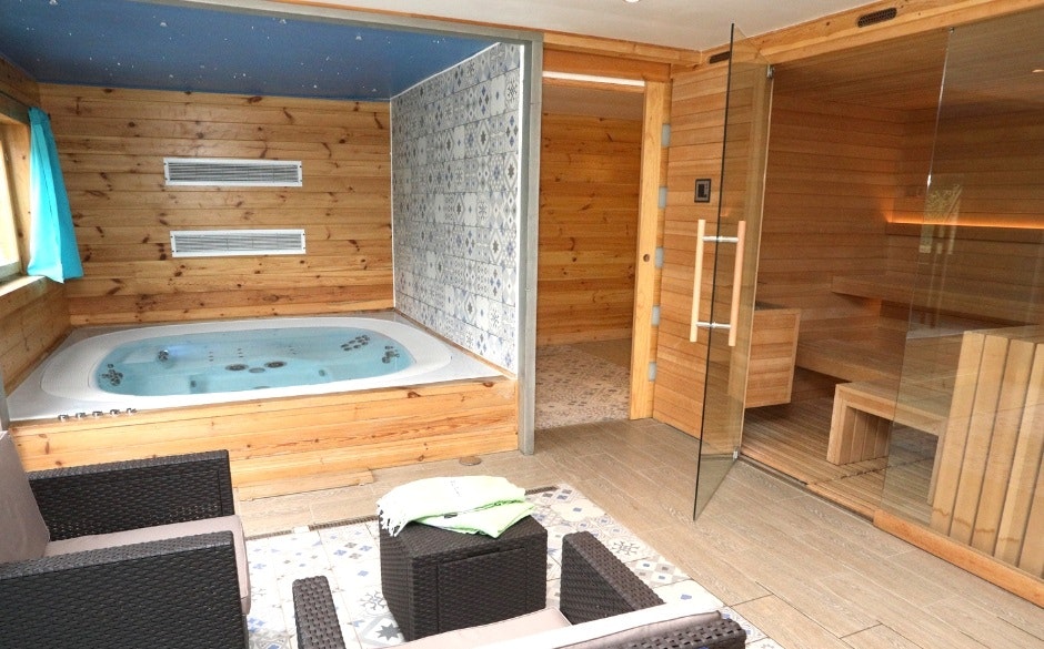 Camping Clos Cacheleux  Camping Le Clos Cacheleux - Wellnessbereich mit Whirlpool und Sauna