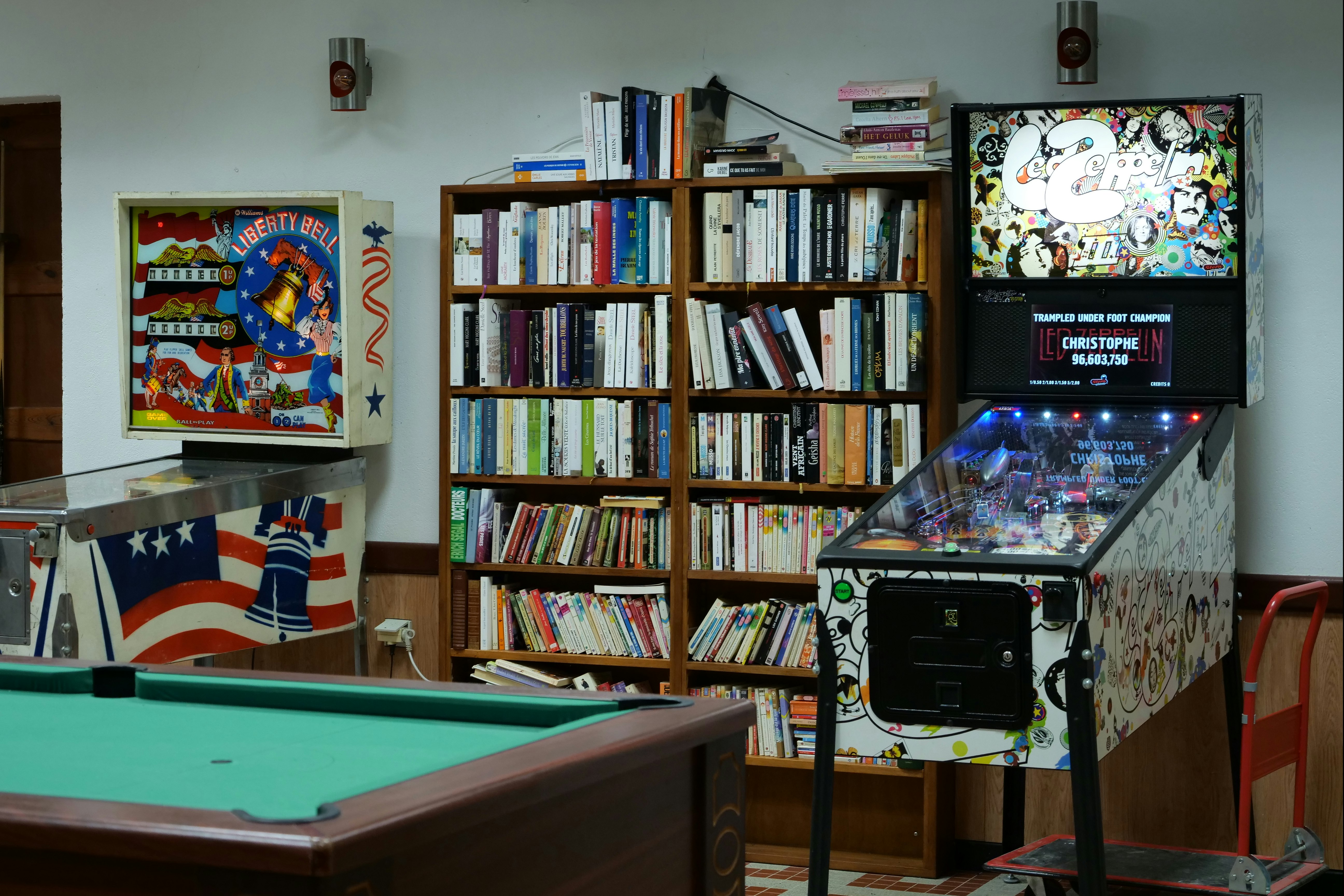 Camping Le Clos des Peupliers - Aufenthaltsraum mit Büchern und Spielmöglichkeiten