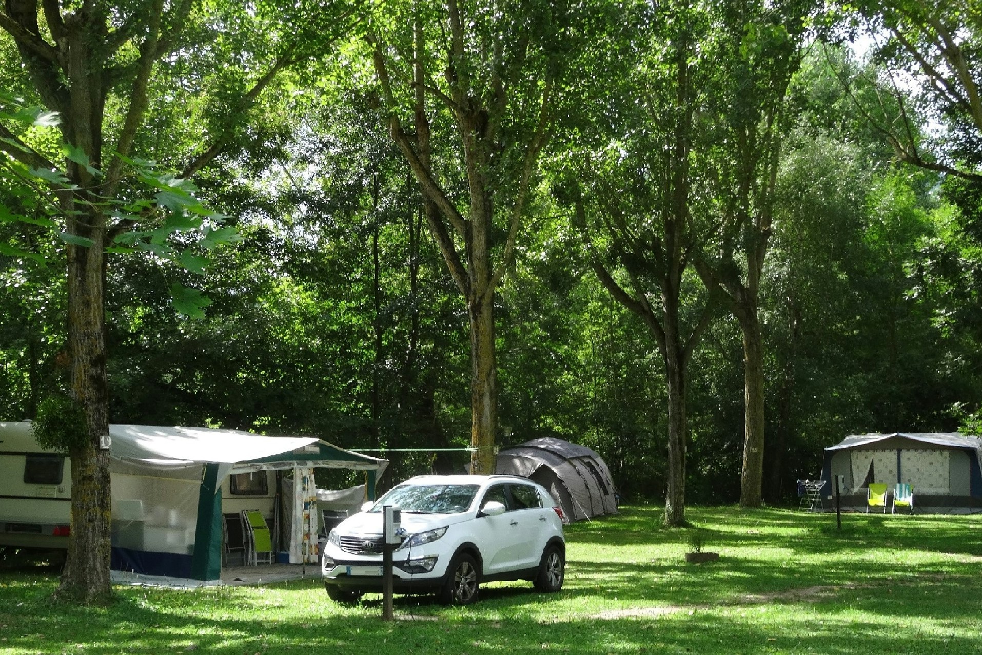 Camping Le Clos des Peupliers - Standplätze auf dem Campingplatz