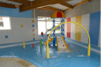 Camping le Clos des Pins  - Indoor Schwimmbad mit Wasserspielplatz