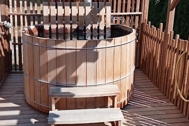 Campasun Camping Le Clos du Pin - Badefass aus Holz