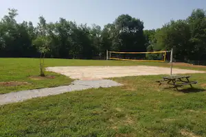 Camping Le Clos Lalande - Beachvolleyballplatz auf dem Campingplatz