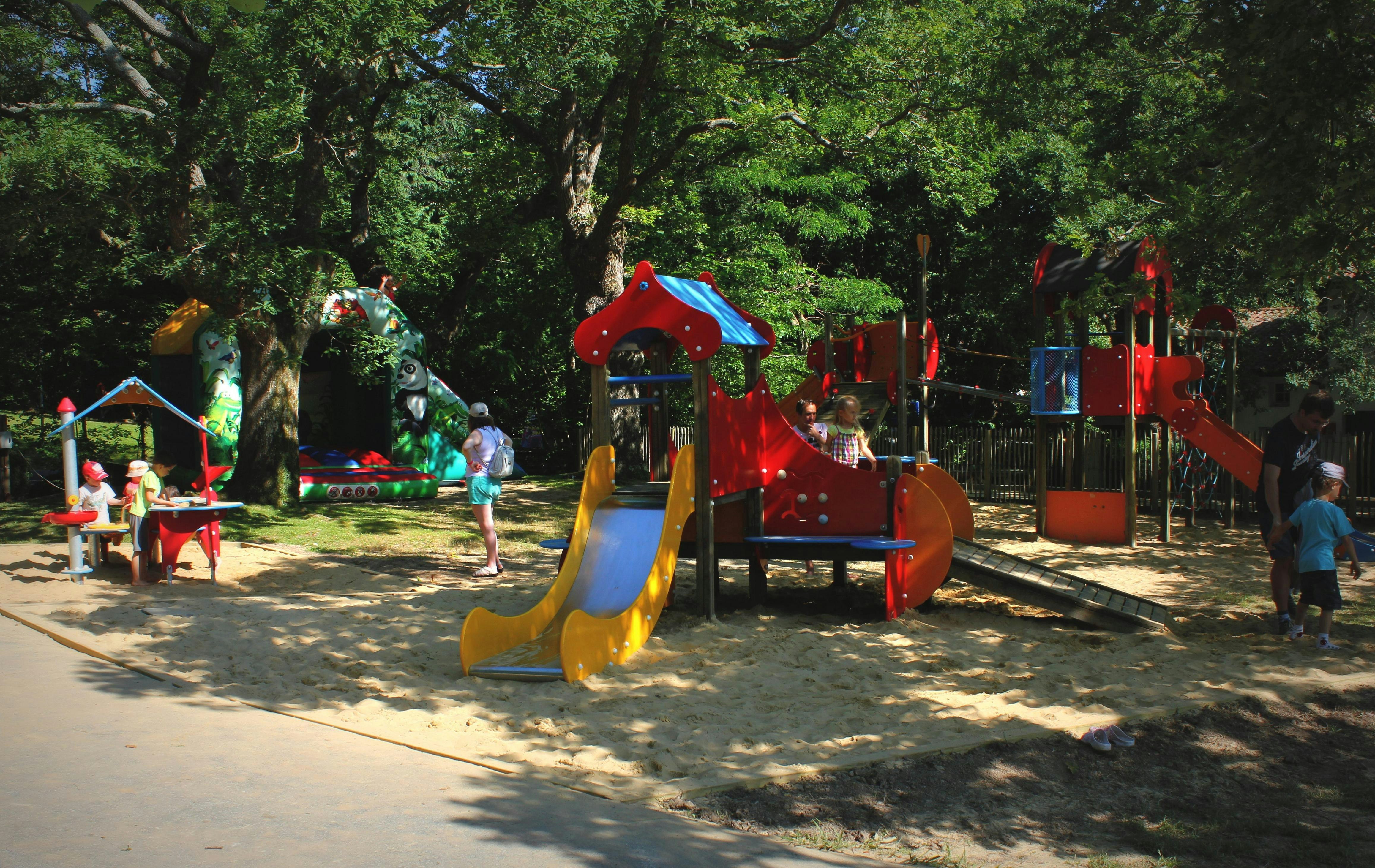 Camping Le Col d'Ibardin  - Kinderspielplatz auf dem Campingplatz