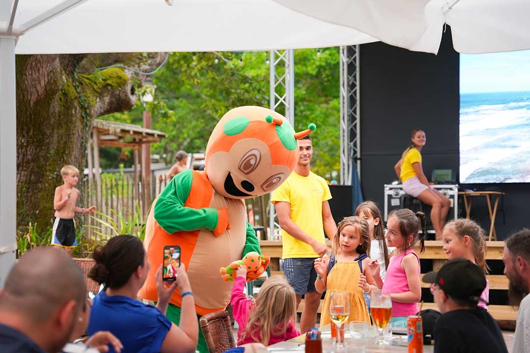Camping Le Col d'Ibardin - Maskottchen der Kinderanimation auf dem Campingplatz