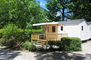 Camping Le Colombier - Mobilheim auf dem Campingplatz mit Veranda