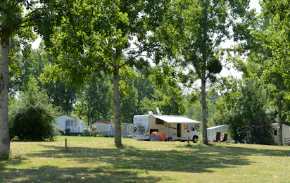 Camping Naturiste Le Colombier (Saint-Martin-Lars-en-Sainte-Hermine)