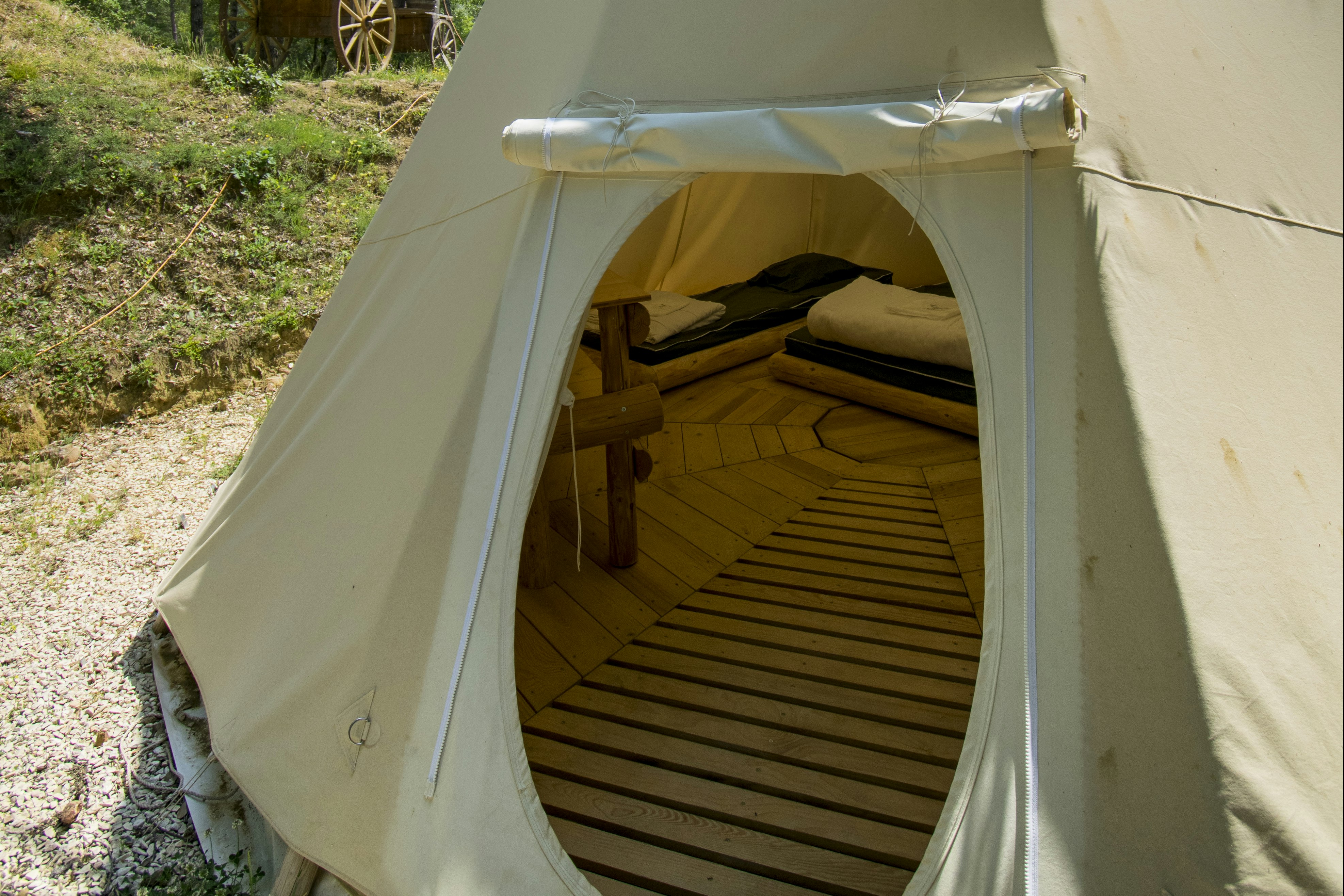 Camping Le Colorado - Tipizelt auf dem Campingplatz