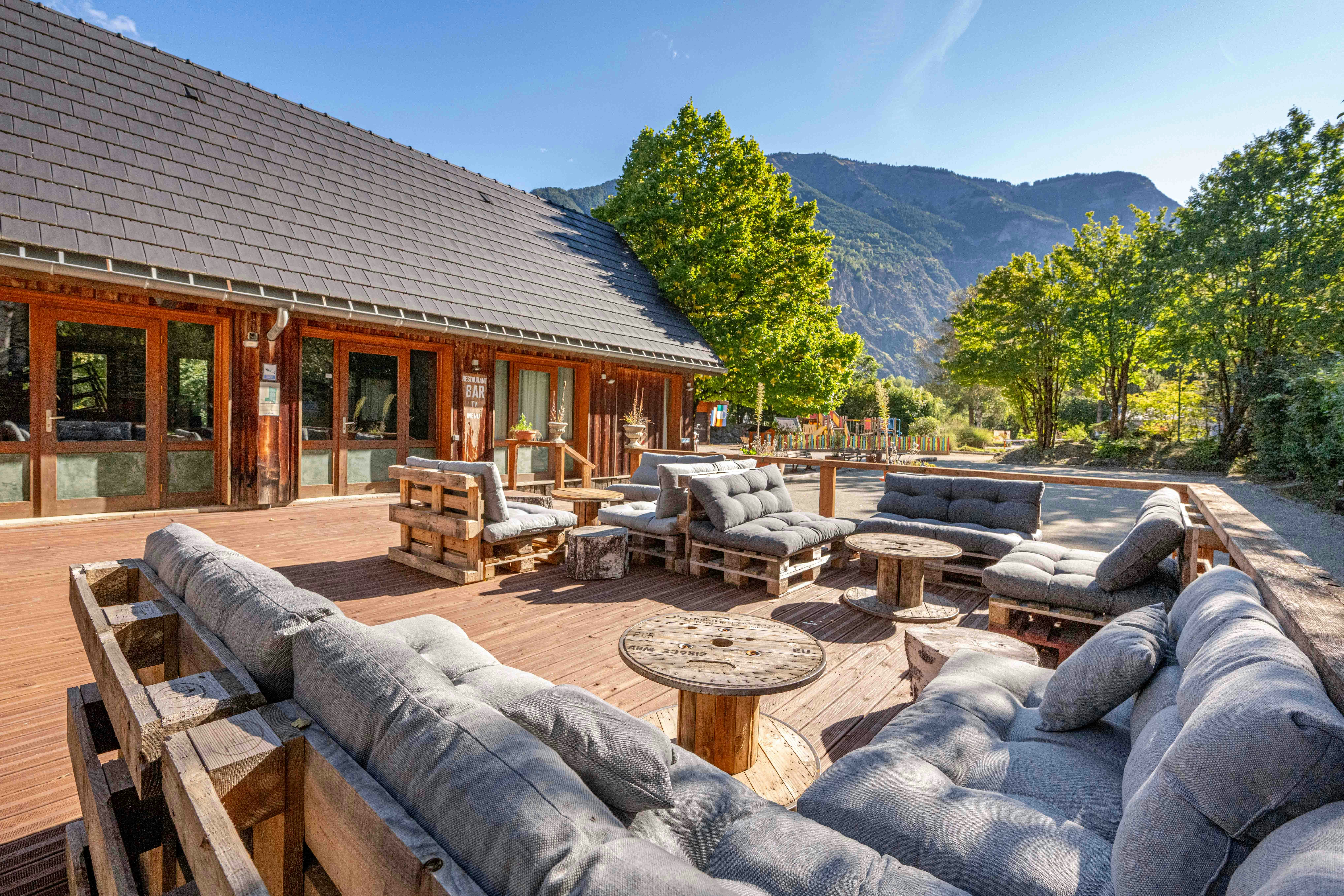 Camping Koawa Le Colporteur  Camping Le Colporteur - Ciela Village  - Restaurant mit Terrasse auf dem Campingplatz