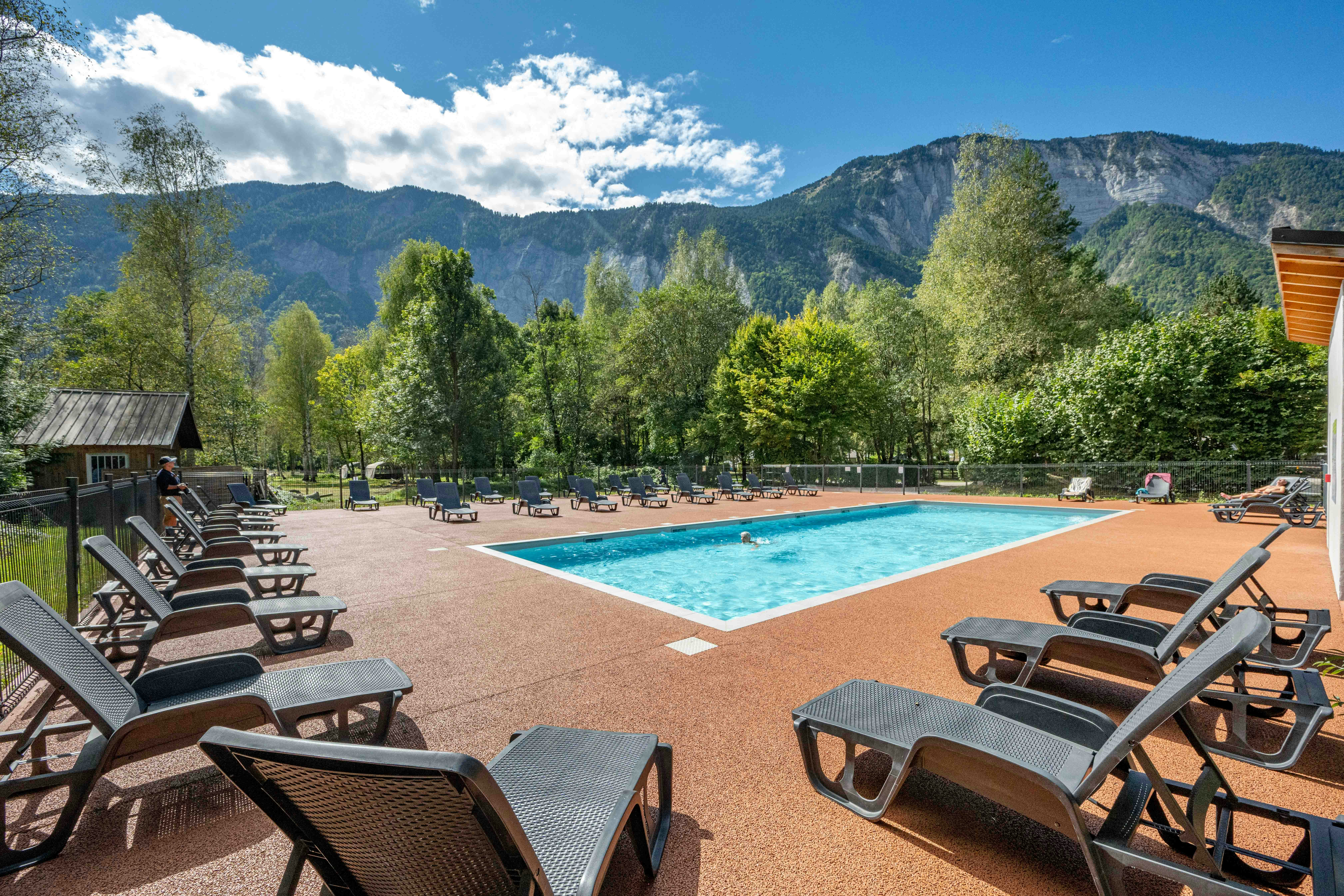 Camping Koawa Le Colporteur  Camping Le Colporteur - Ciela Village - Blick auf den Pool auf dem Campingplatz