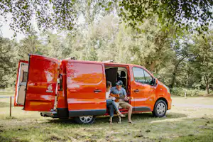 Arden Parks Comblain-au-Pont Camping Le Confluent - Camper sitzen in ihrem Van