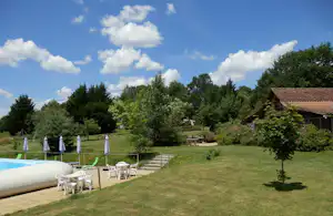 Camping le Coteau de l’Herm - Campingpark rund um das Schwimmbad