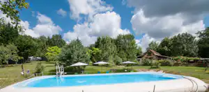 Camping le Coteau de l’Herm - Campingplatz pool und park