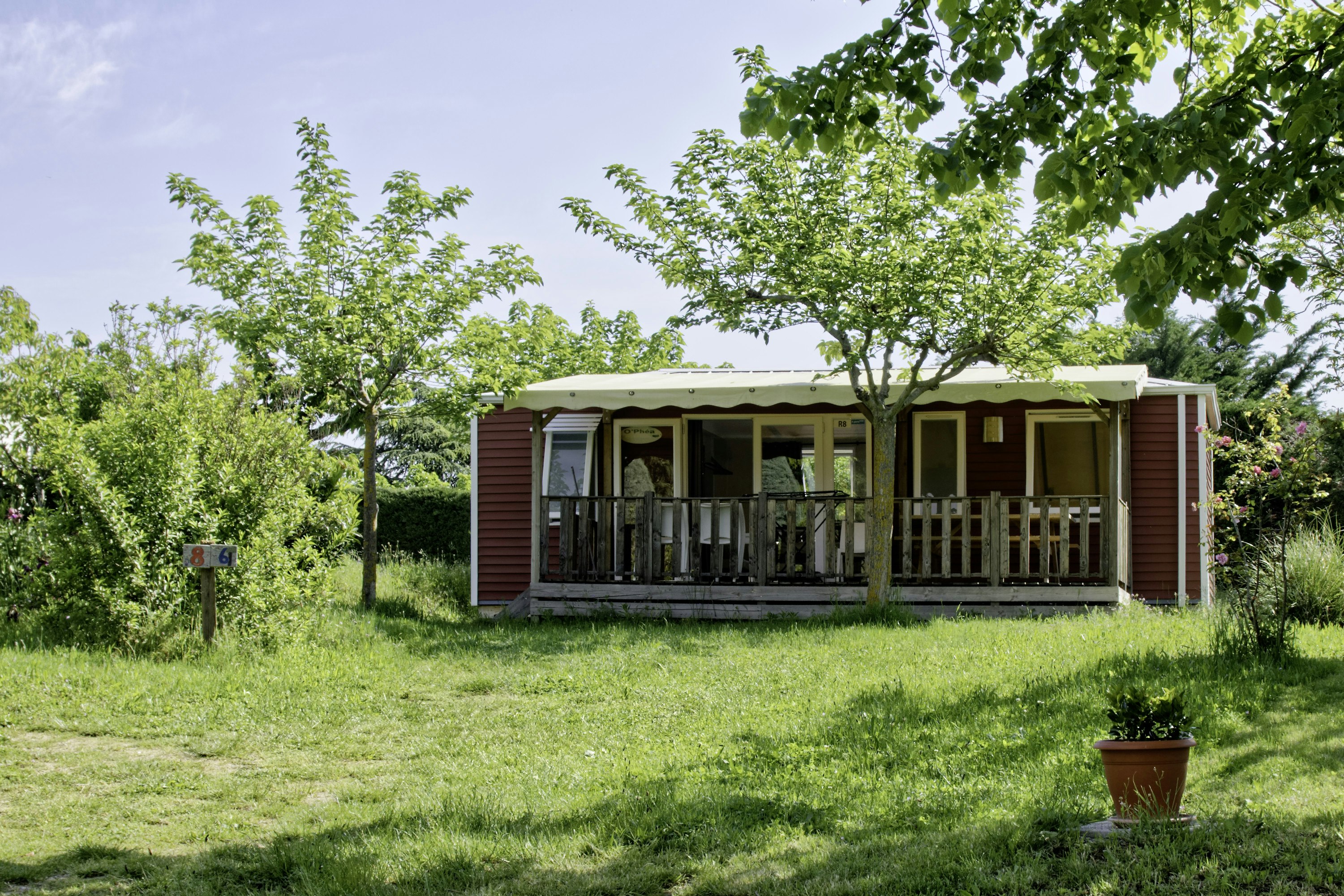 Camping le Cottet Pilat  - Mobilheim mit Terrasse auf dem Campingplatz