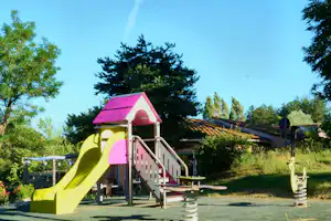 Camping Le Couriou - Kinderspielplatz auf dem Campingplatz