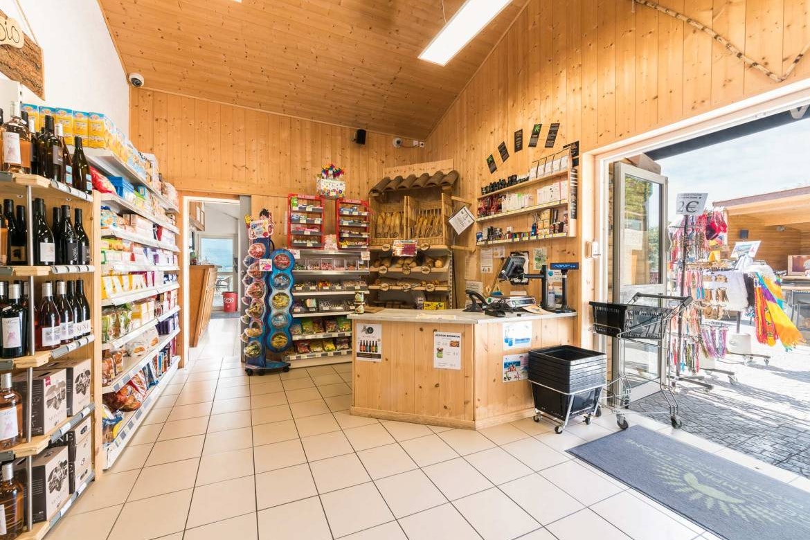 Yelloh! Village Le Couspeau  Camping Le Couspeau - Kleiner Lebensmittelladen auf dem Campingplatz