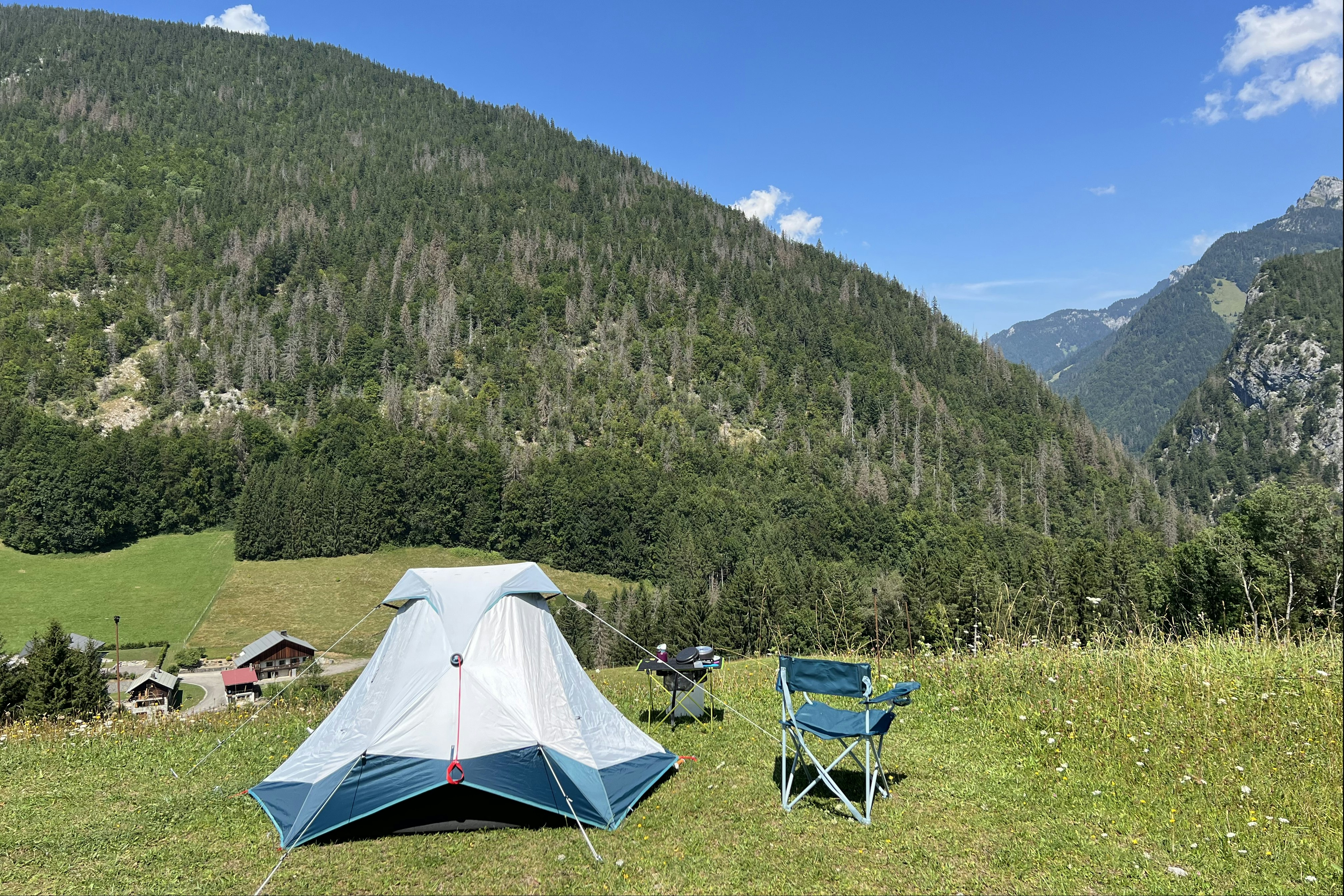 Camping Le Crêt Onlycamp  Camping du Crêt Onlycamp - Zeltplatz auf dem Campingplatz