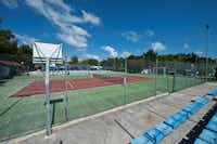 Camping Le Diomedee - Multifunktions Sportplatz zum Basketball, Tennis oder Fussball spielen