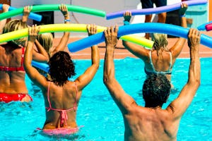 Camping Le Dolium - Aquafitness im Freibad des Campingplatzes